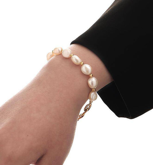 Elegant Gold Baroque Pearl Bracelet Design