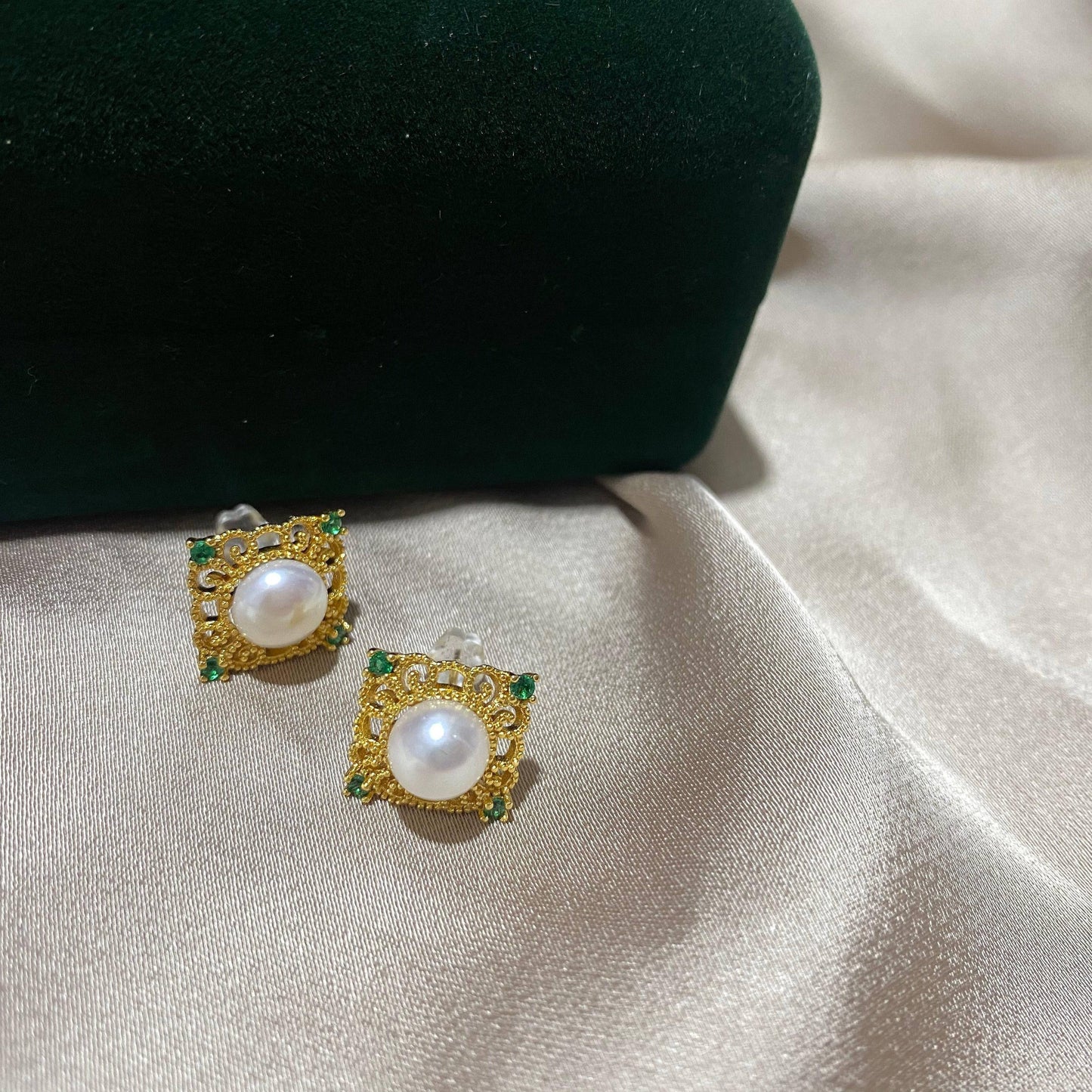 Green Square Pendant with White Freshwater Pearls Set