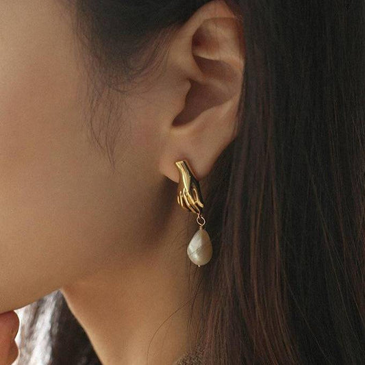 Elegant Pearl Earrings in Gold